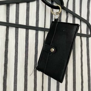 Black clutch